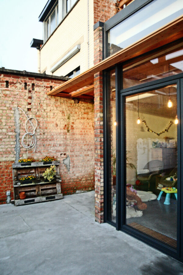 GBJ steen knikt glas snijdt hout