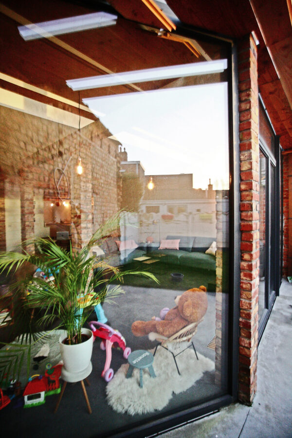 GBJ steen knikt glas snijdt hout