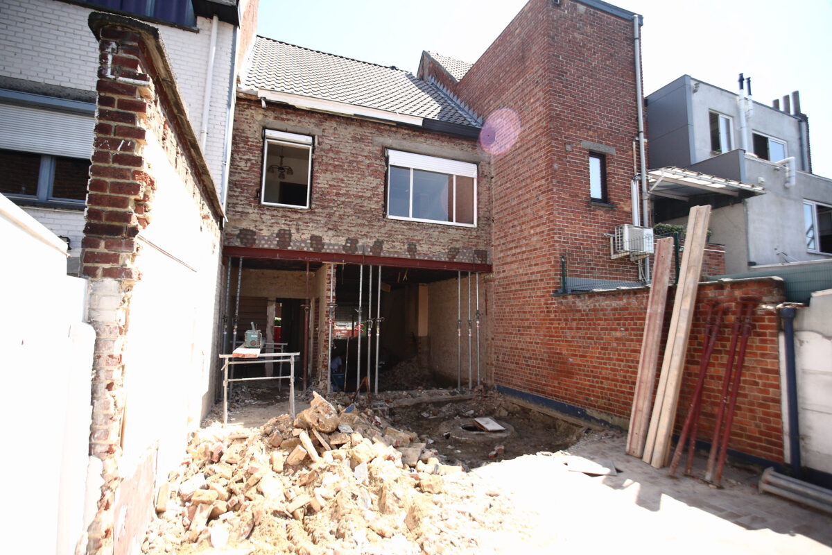 GBJ steen knikt glas snijdt hout