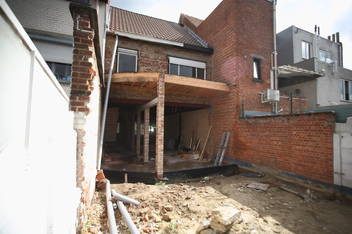 GBJ steen knikt glas snijdt hout