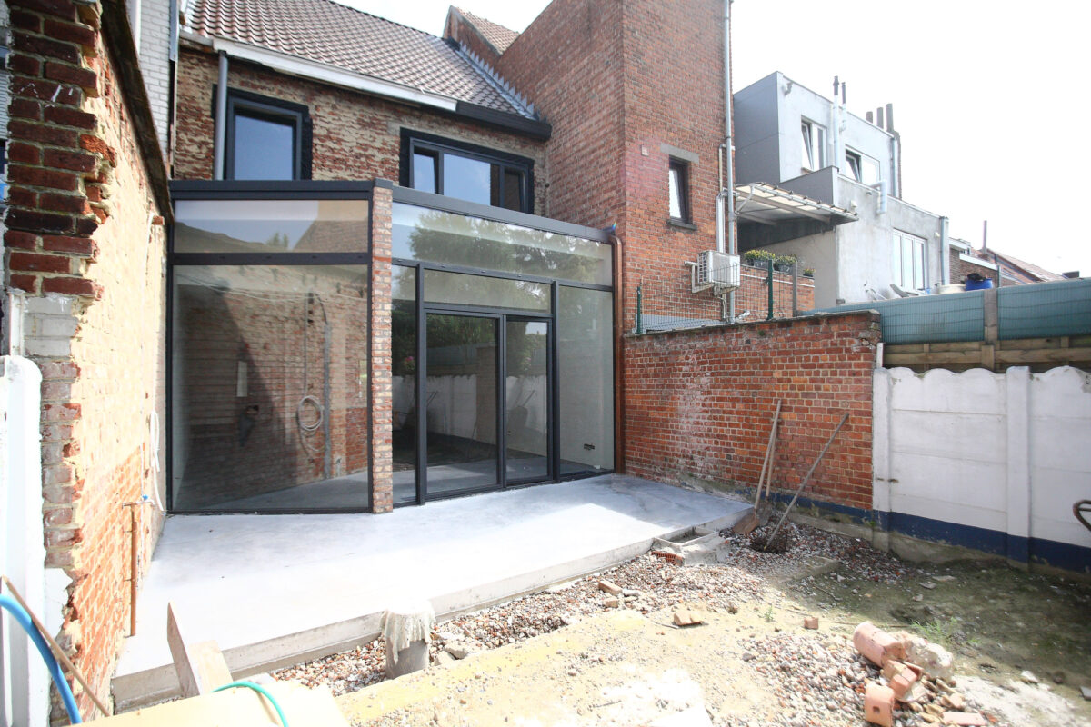 GBJ steen knikt glas snijdt hout