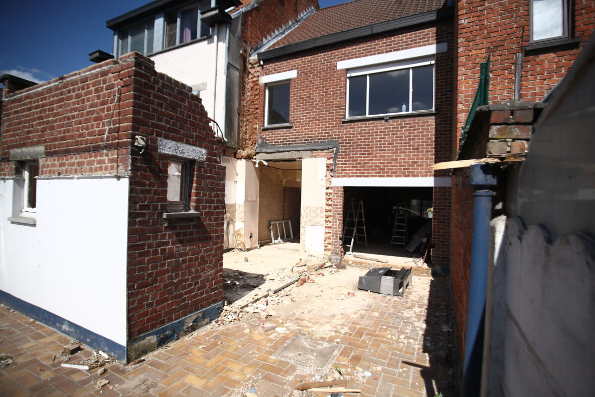 GBJ steen knikt glas snijdt hout