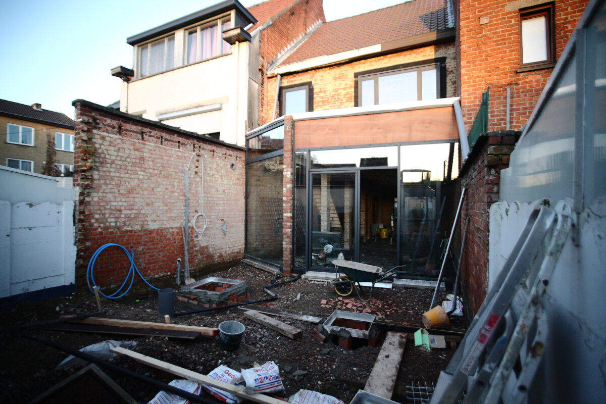 GBJ steen knikt glas snijdt hout