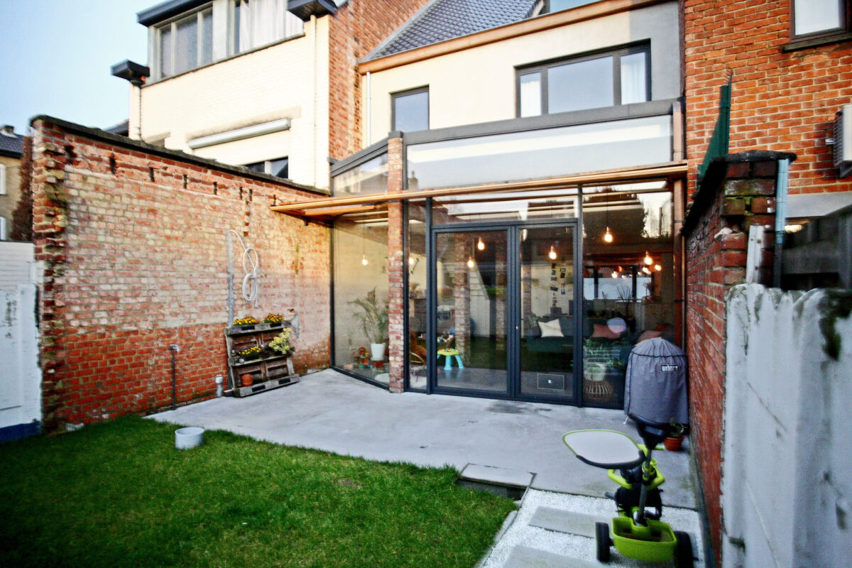 GBJ steen knikt glas snijdt hout