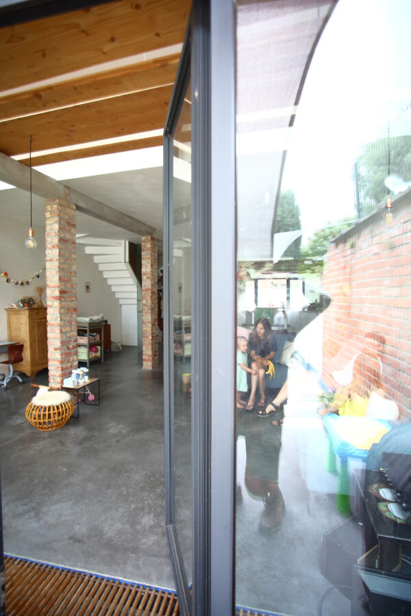 GBJ steen knikt glas snijdt hout