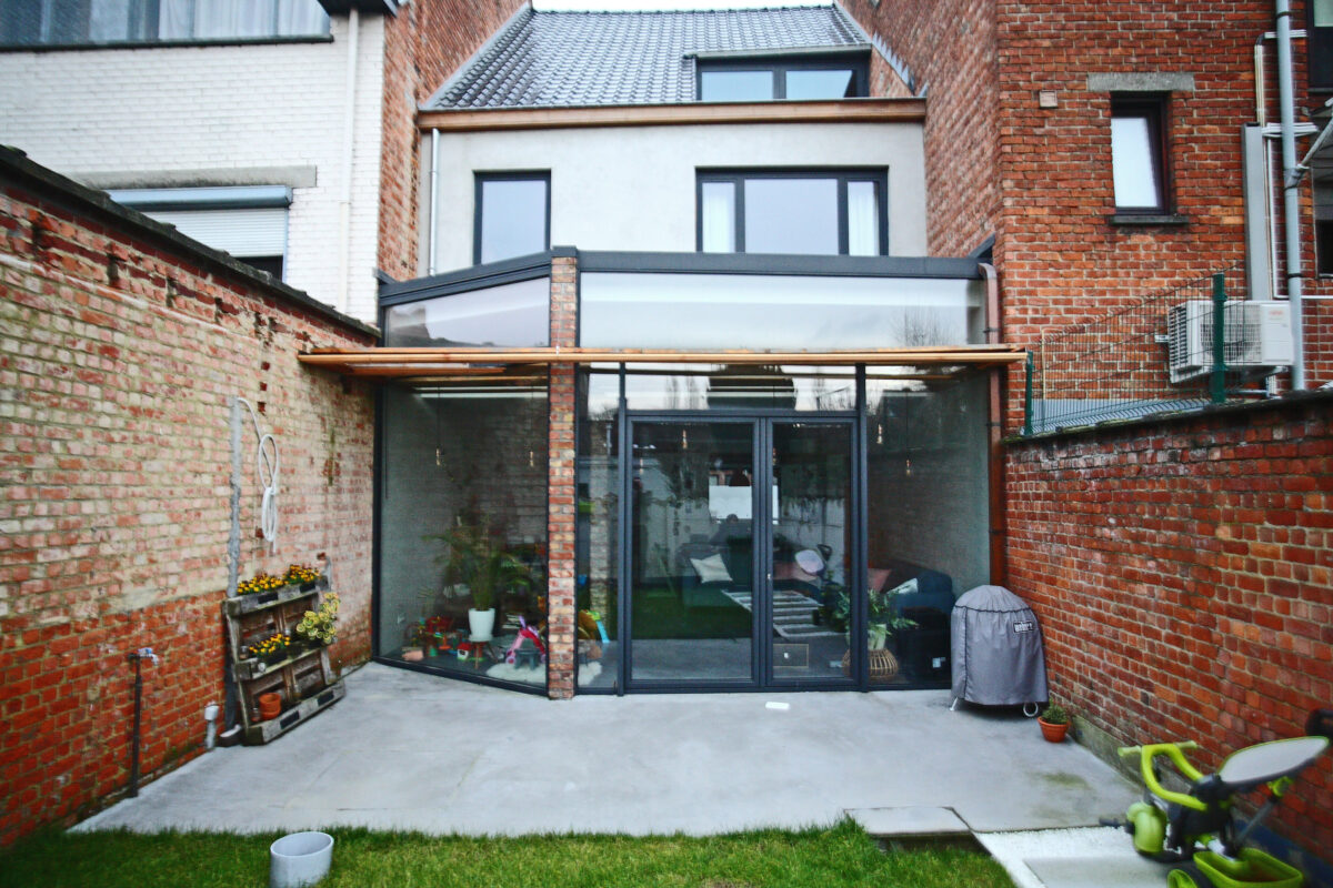 GBJ steen knikt glas snijdt hout