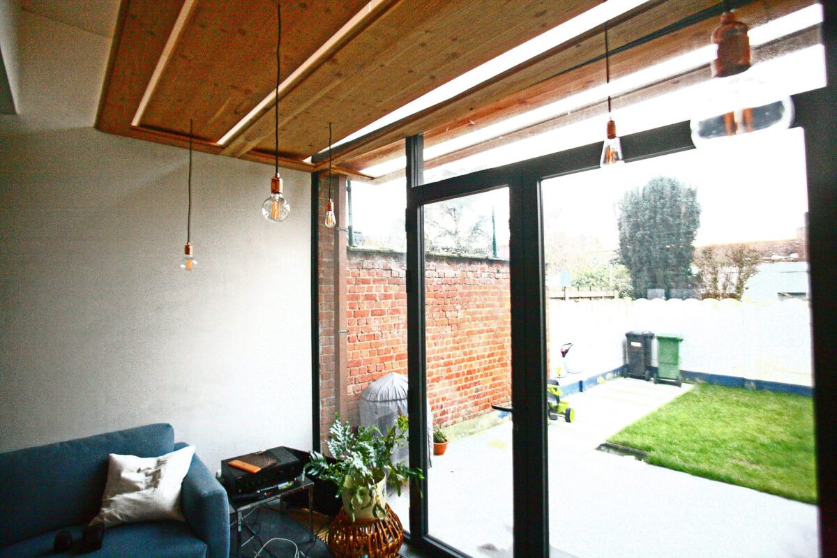 GBJ steen knikt glas snijdt hout