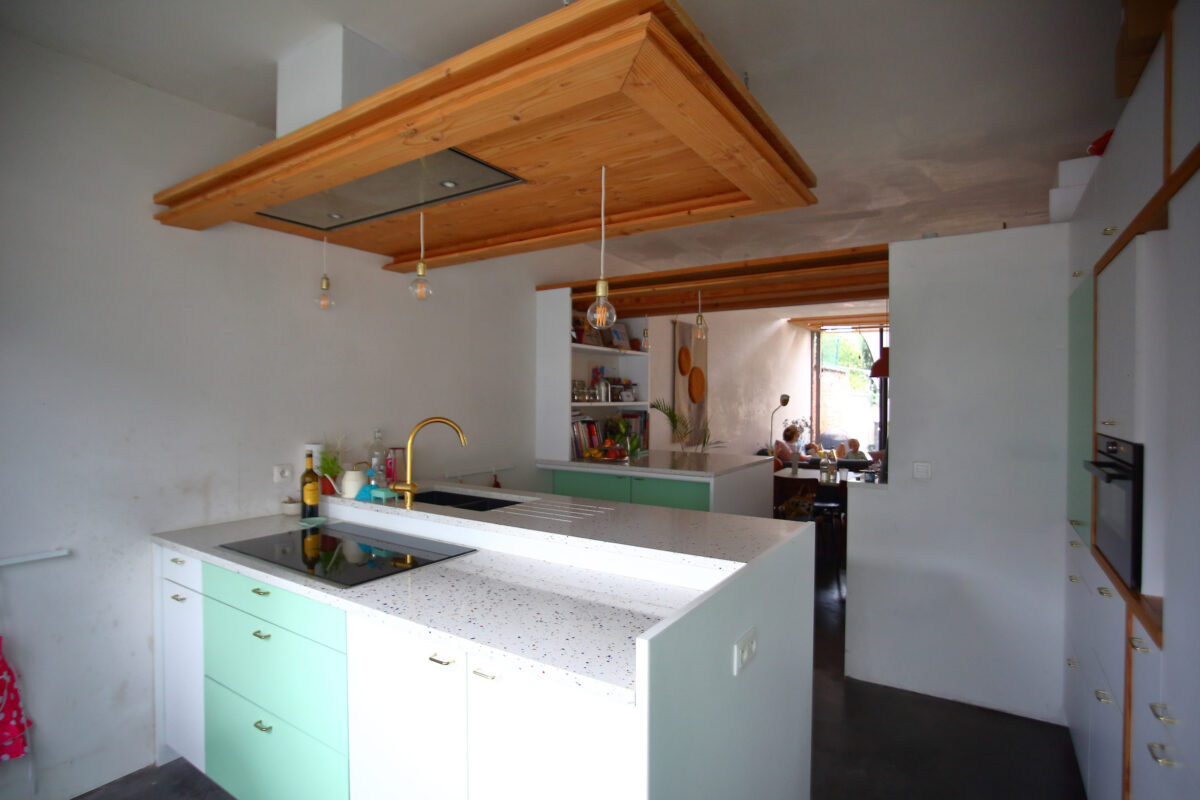 GBJ steen knikt glas snijdt hout