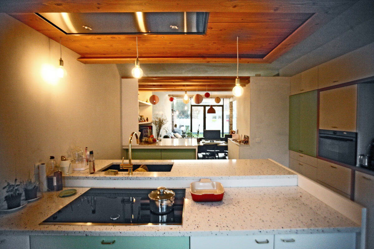 GBJ steen knikt glas snijdt hout