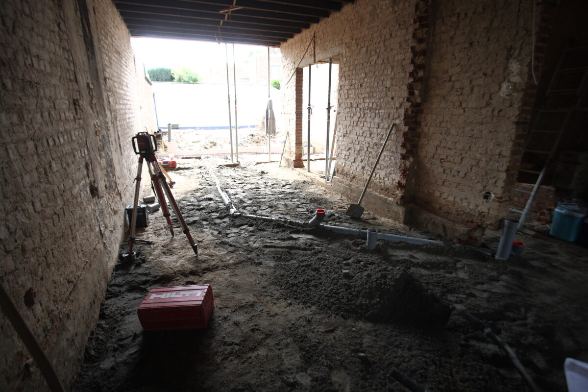 GBJ steen knikt glas snijdt hout