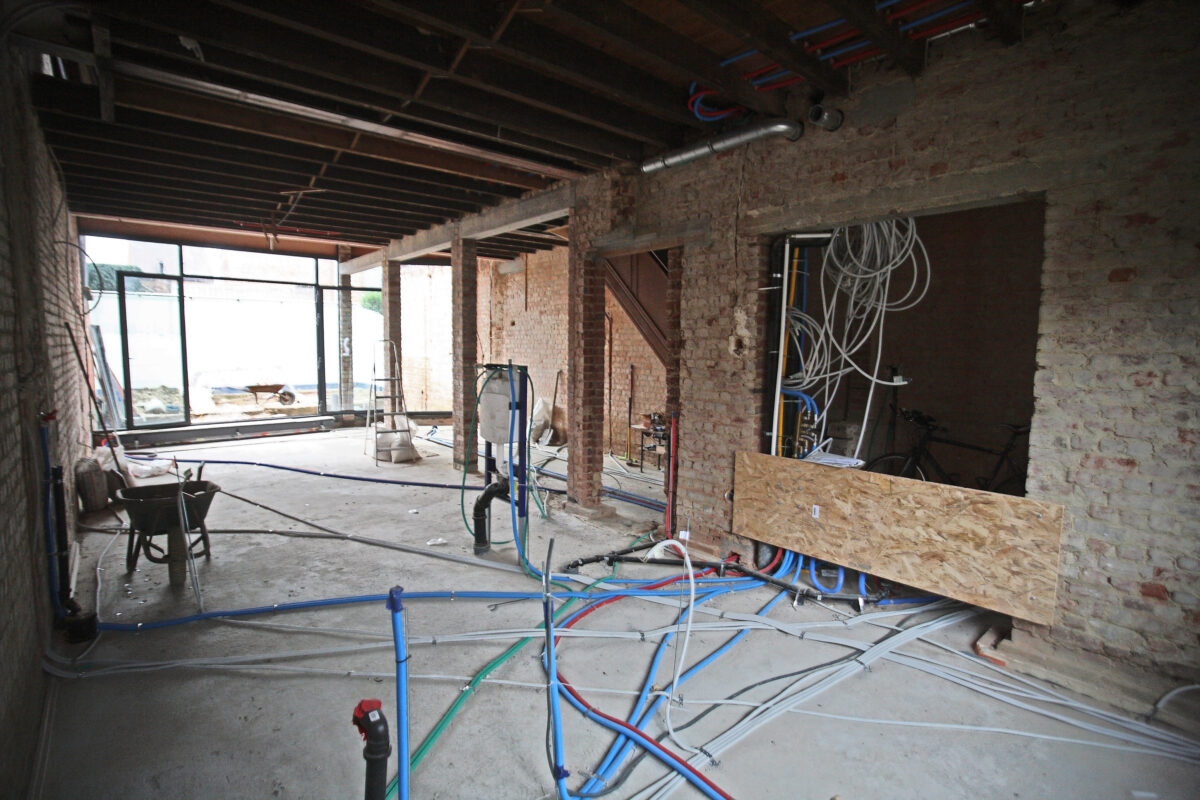 GBJ steen knikt glas snijdt hout