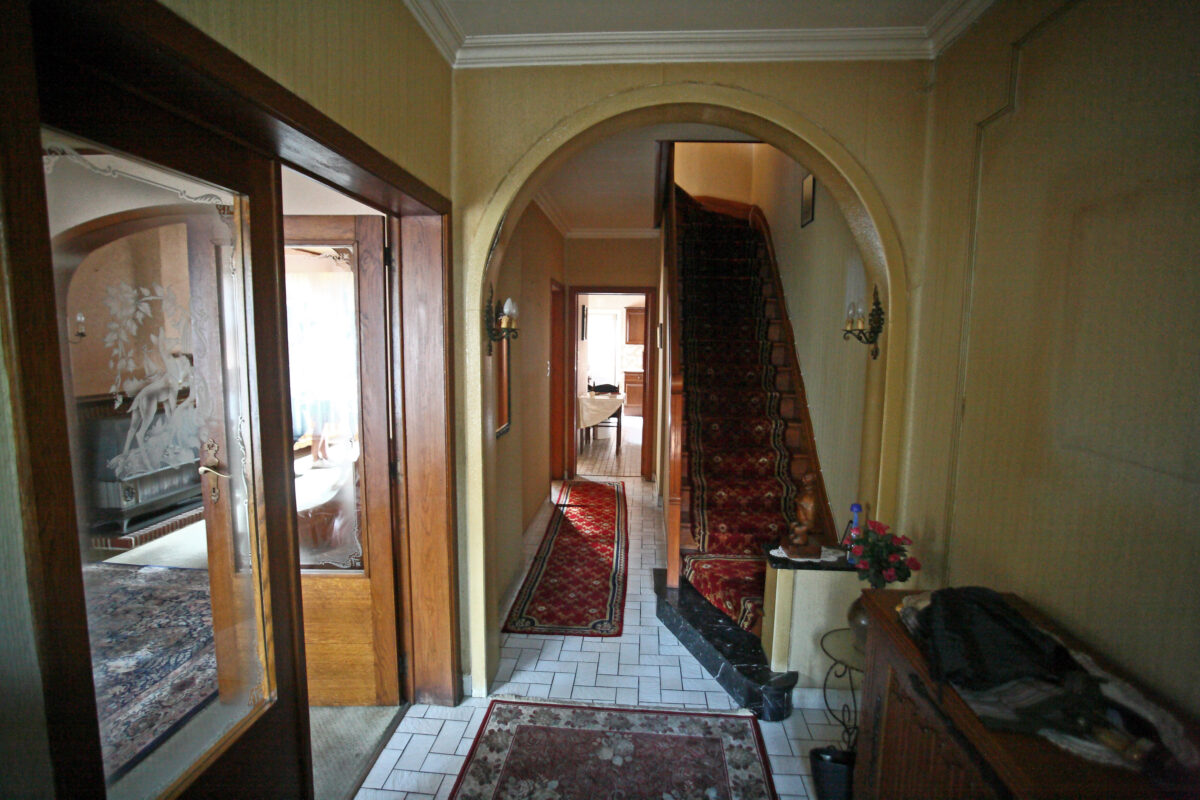 GBJ steen knikt glas snijdt hout