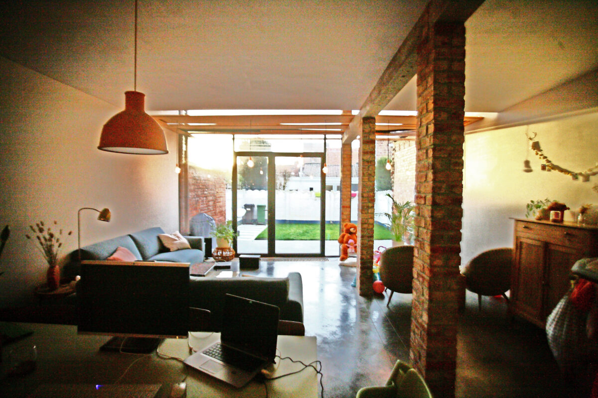 GBJ steen knikt glas snijdt hout