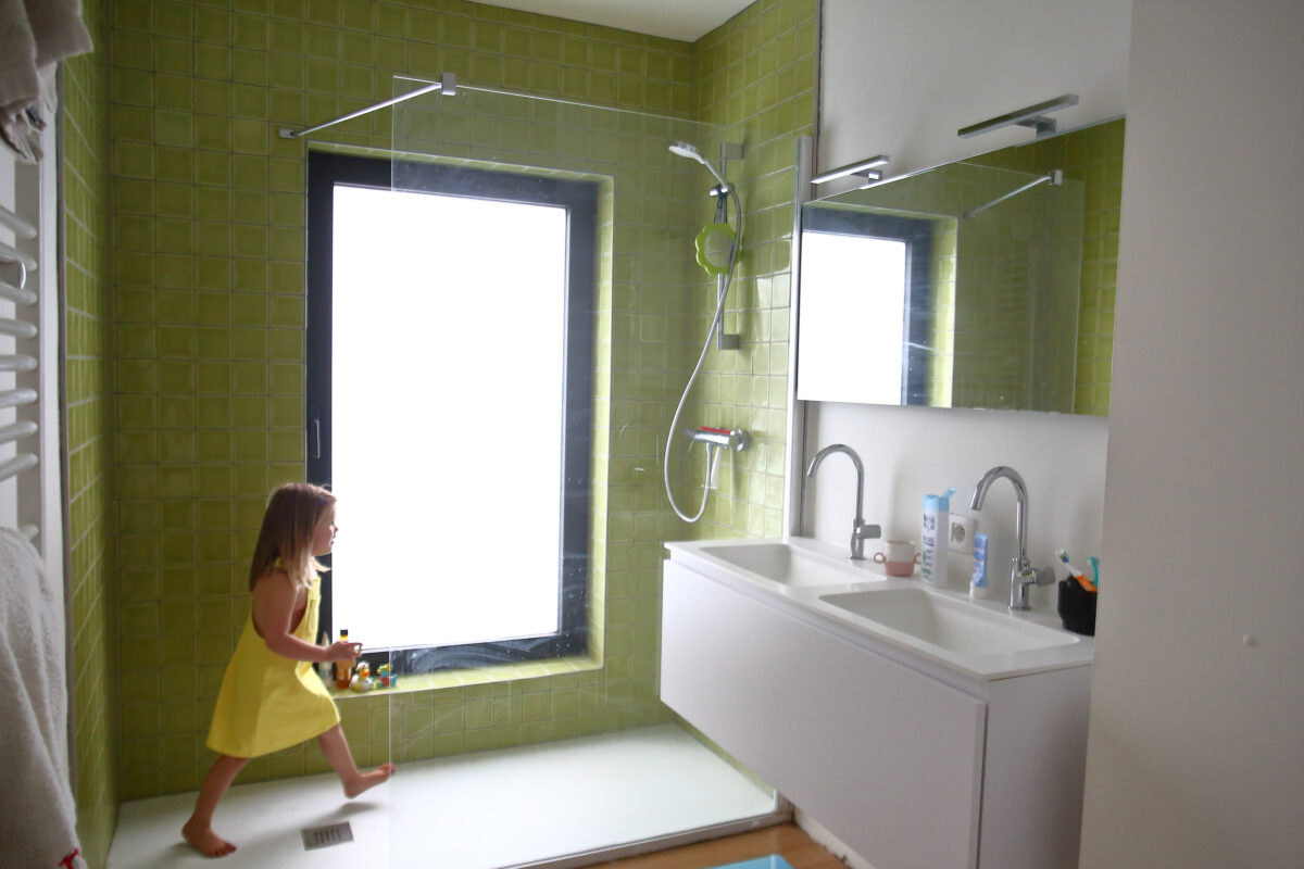 GBJ steen knikt glas snijdt hout