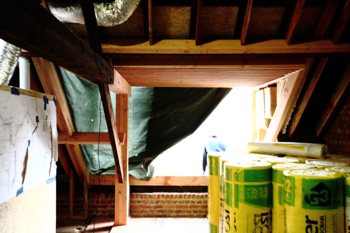 GBJ steen knikt glas snijdt hout